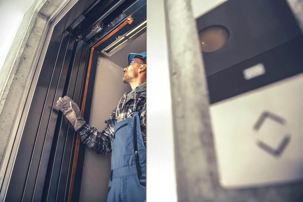 Trabajos de instalación de ascensores - Curso Formación